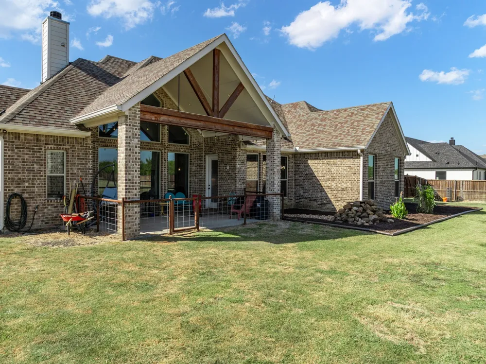 6450 Eyrie Bend Waxahachie, TX 75167