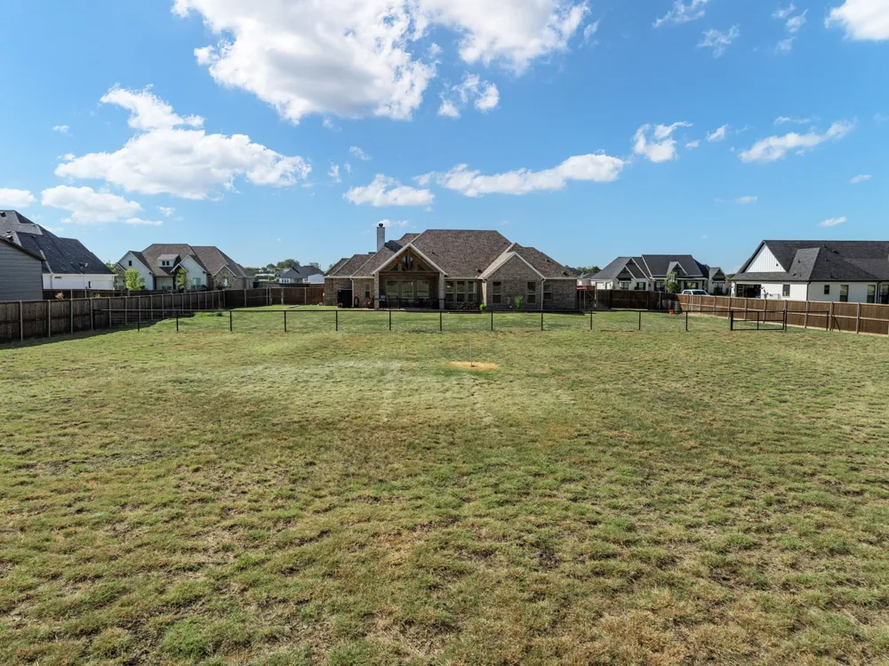 6450 Eyrie Bend Waxahachie, TX 75167
