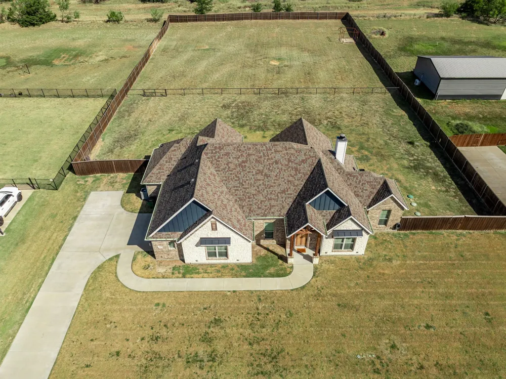 6450 Eyrie Bend Waxahachie, TX 75167