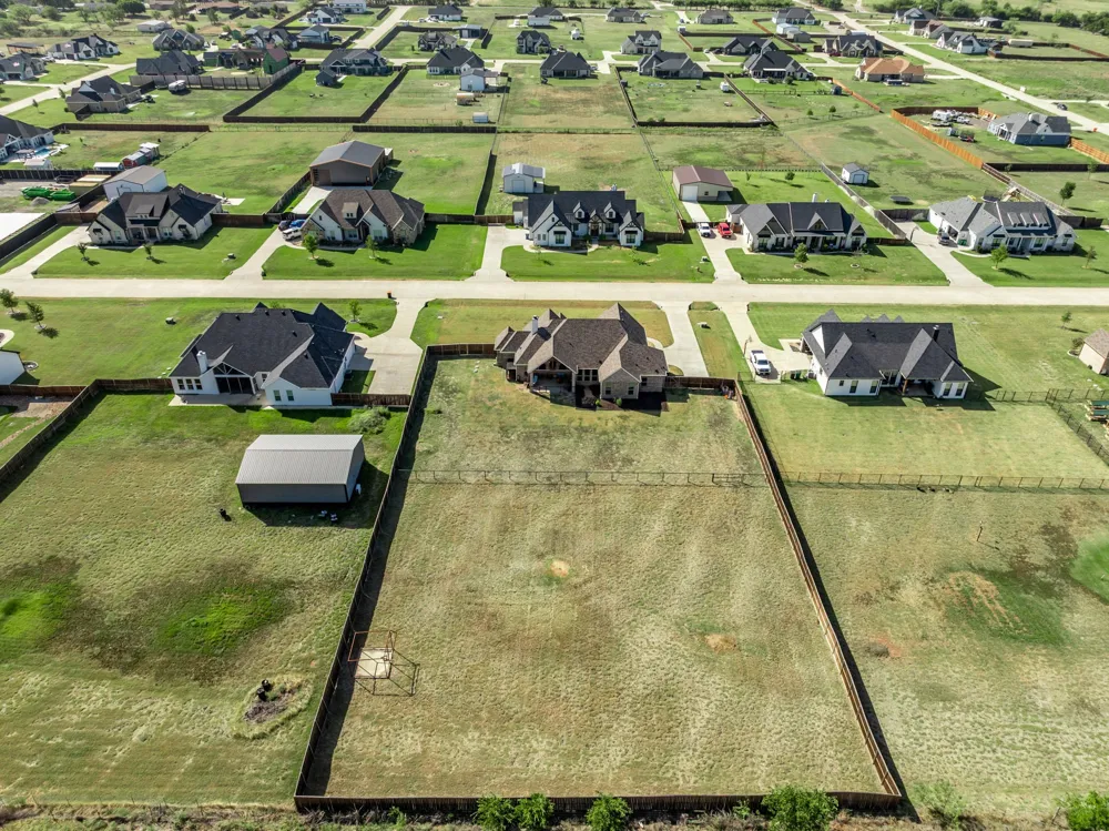 6450 Eyrie Bend Waxahachie, TX 75167