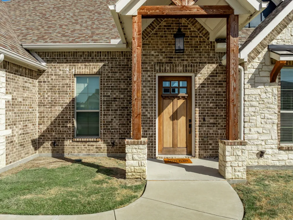 6450 Eyrie Bend Waxahachie, TX 75167