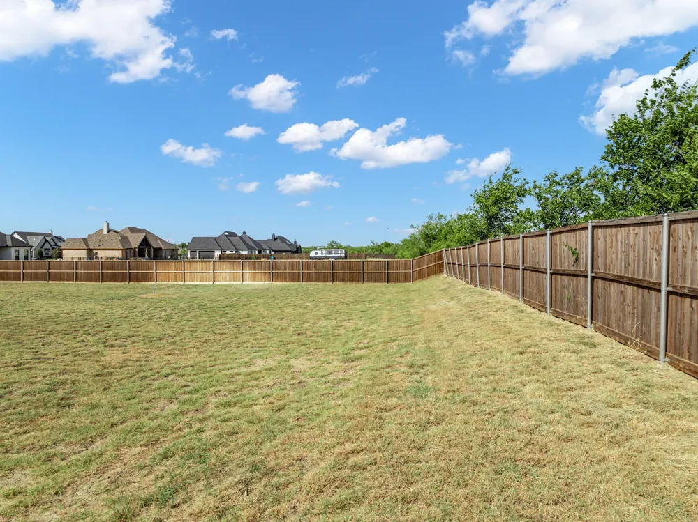 6450 Eyrie Bend Waxahachie, TX 75167