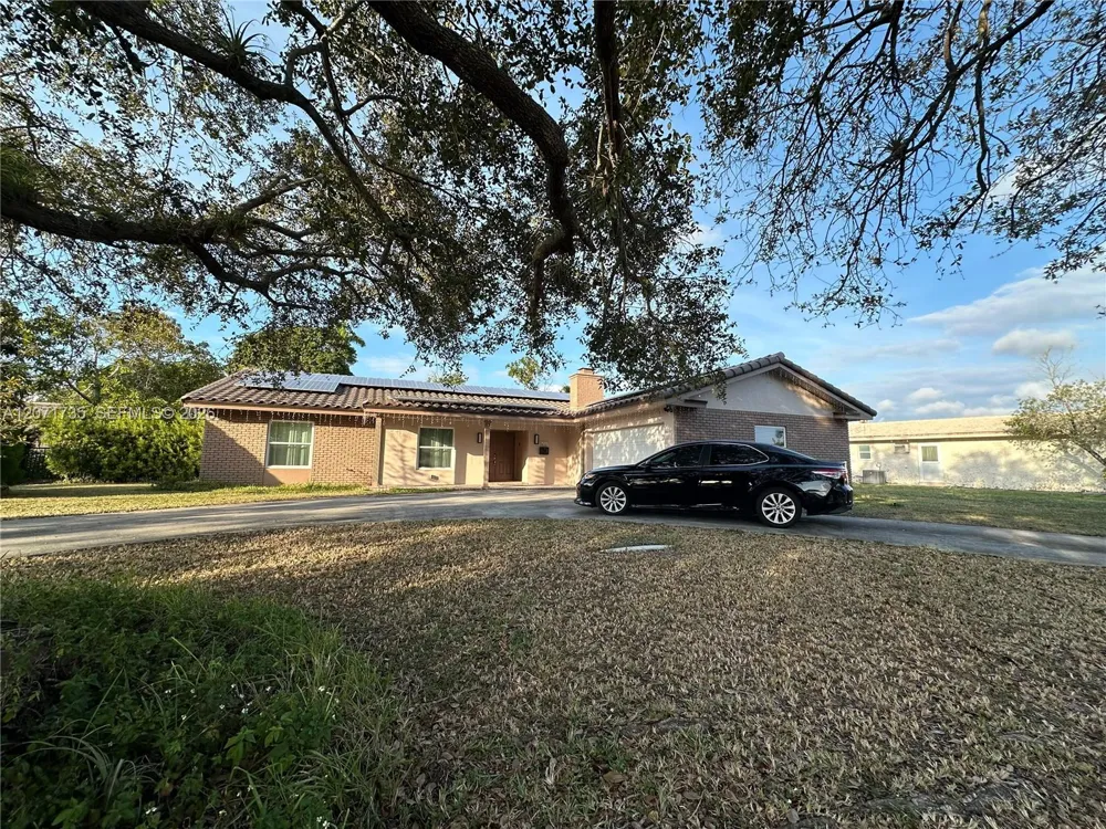 8203 NW 37th St Coral Springs, FL 33065