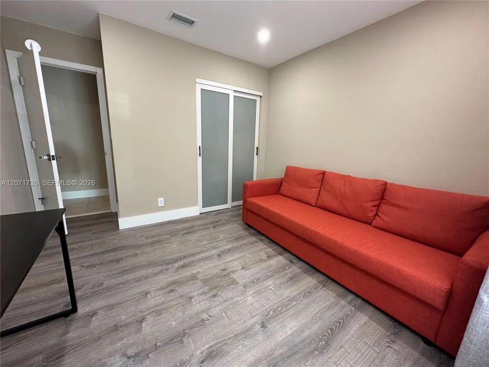 8203 NW 37th St Coral Springs, FL 33065