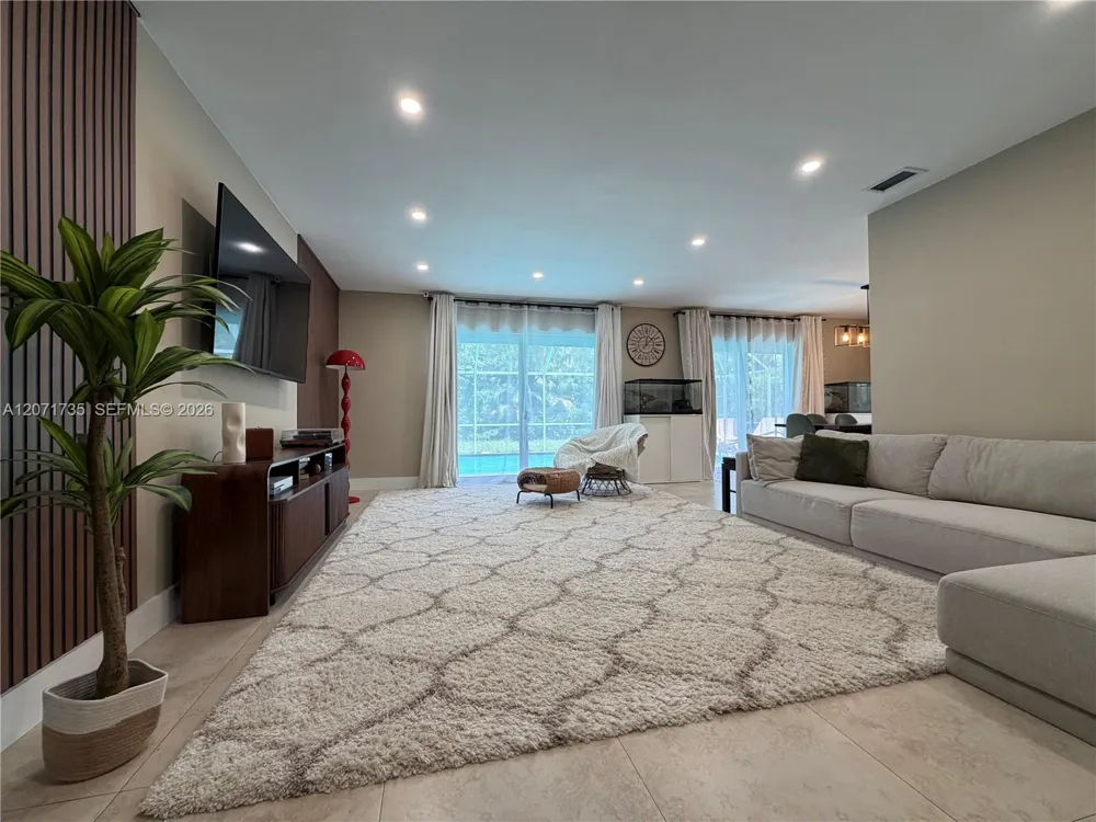 8203 NW 37th St Coral Springs, FL 33065