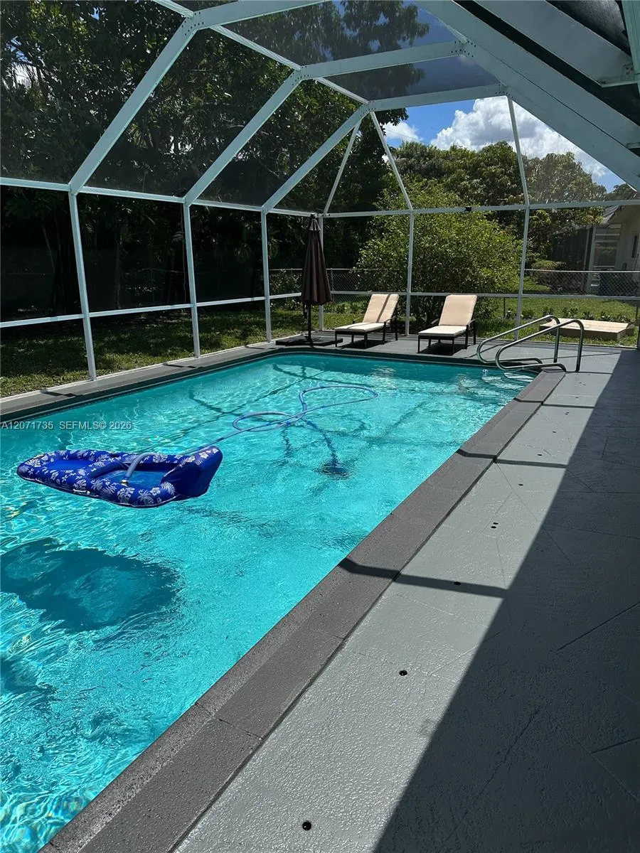 8203 NW 37th St Coral Springs, FL 33065