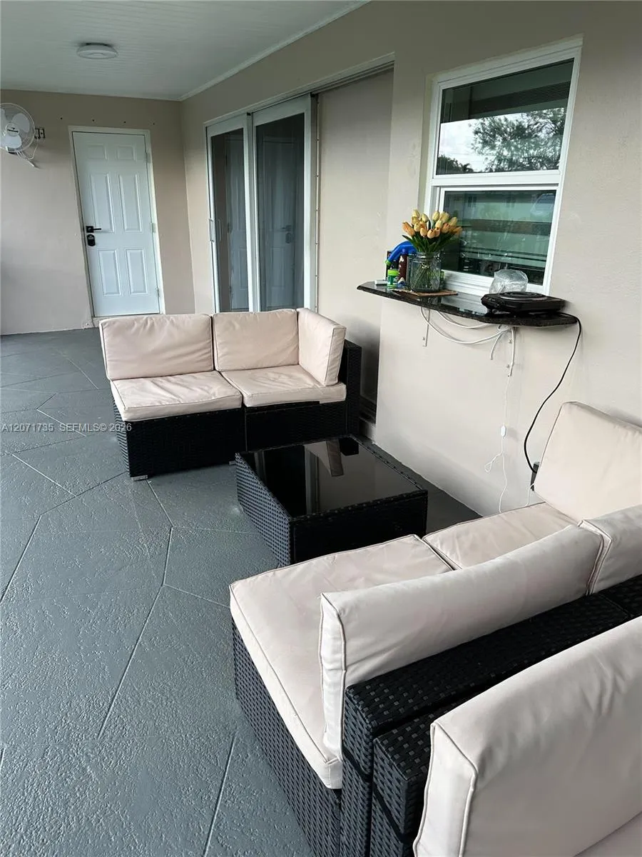 8203 NW 37th St Coral Springs, FL 33065