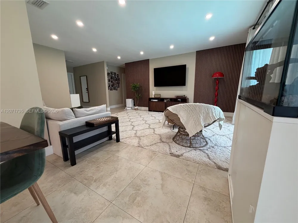 8203 NW 37th St Coral Springs, FL 33065