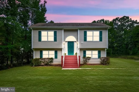 737 GLEN COVE DRIVE