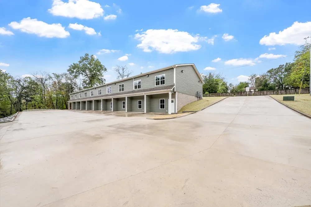 329 Cedar Crt #E Clarksville, TN 37040