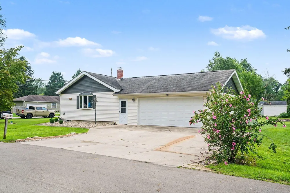 24350 Oak Street Edwardsburg, MI 49112