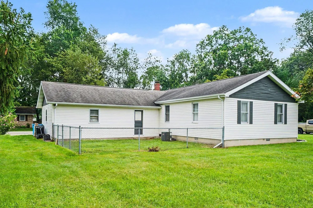 24350 Oak Street Edwardsburg, MI 49112