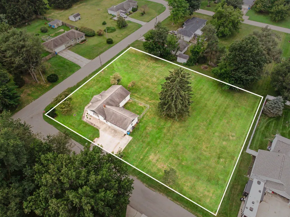 24350 Oak Street Edwardsburg, MI 49112