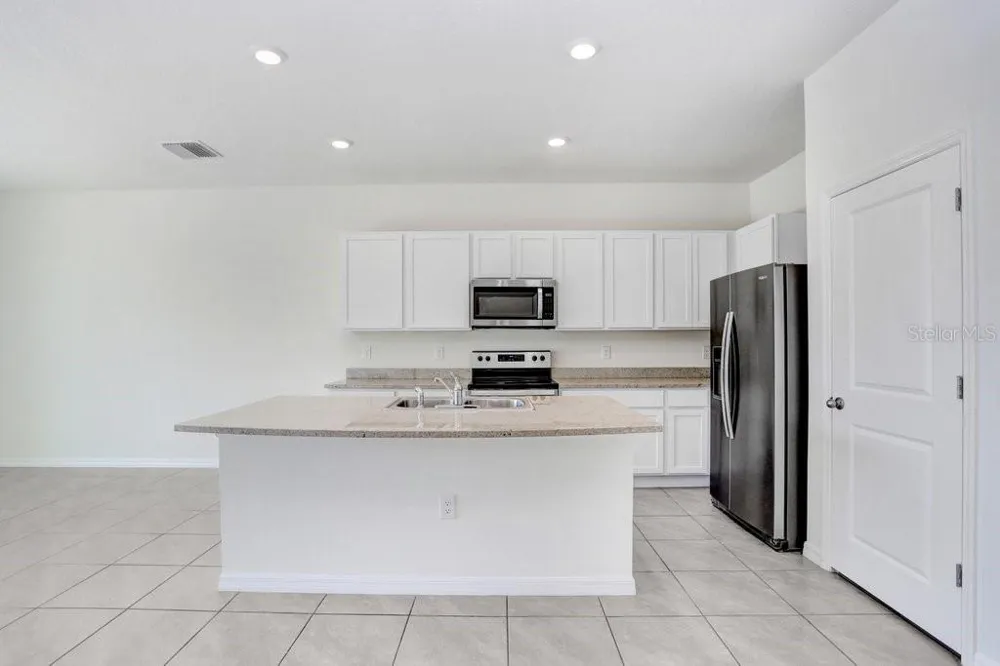 366 MANGROVE SHADE CIRCLE Apollo Beach, FL 33572
