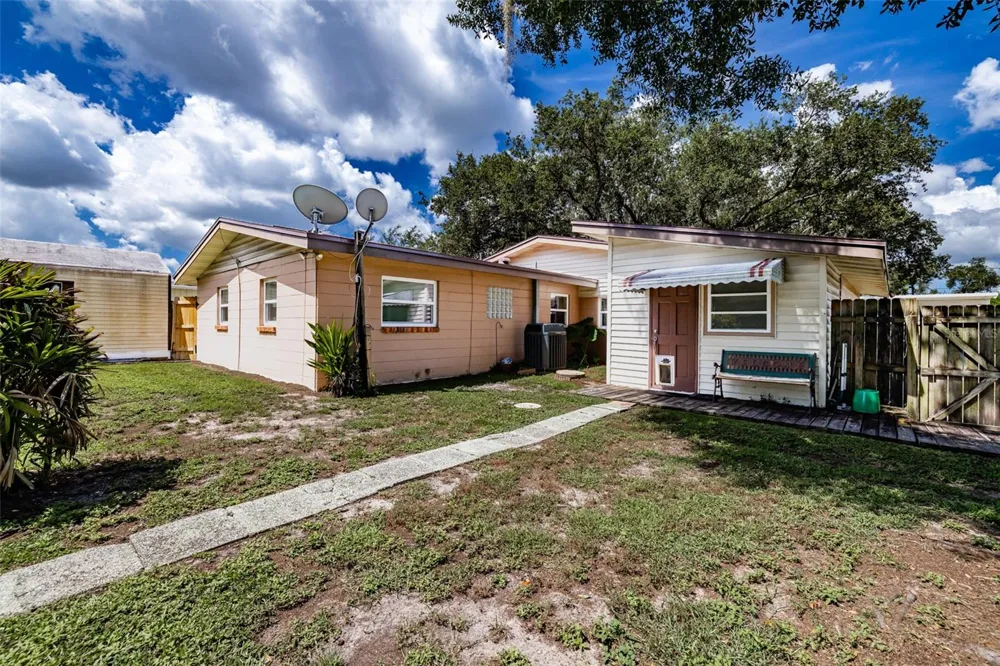 1205 W CAMELLIA DRIVE Brandon, FL 33510