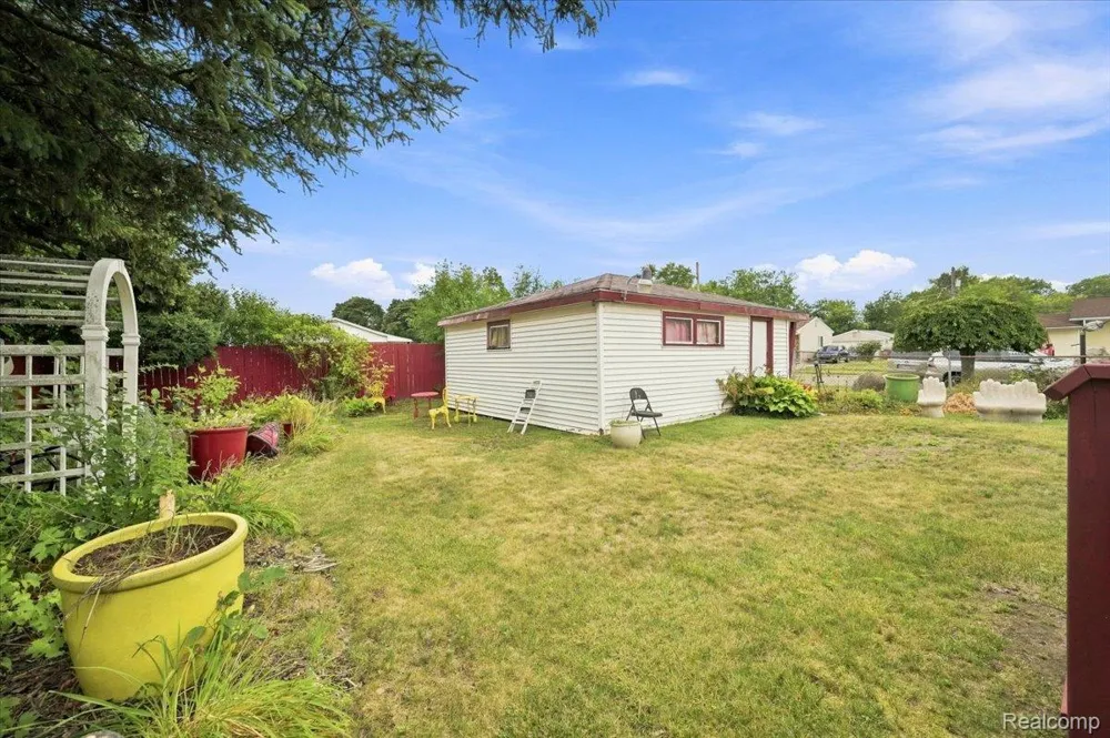 218 Gage Street Pontiac City, MI 48342