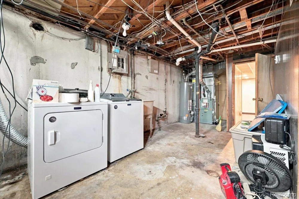 218 Gage Street Pontiac City, MI 48342