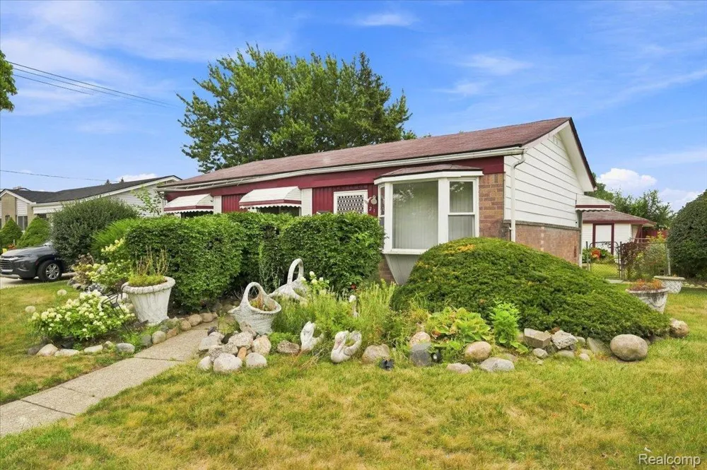 218 Gage Street Pontiac City, MI 48342