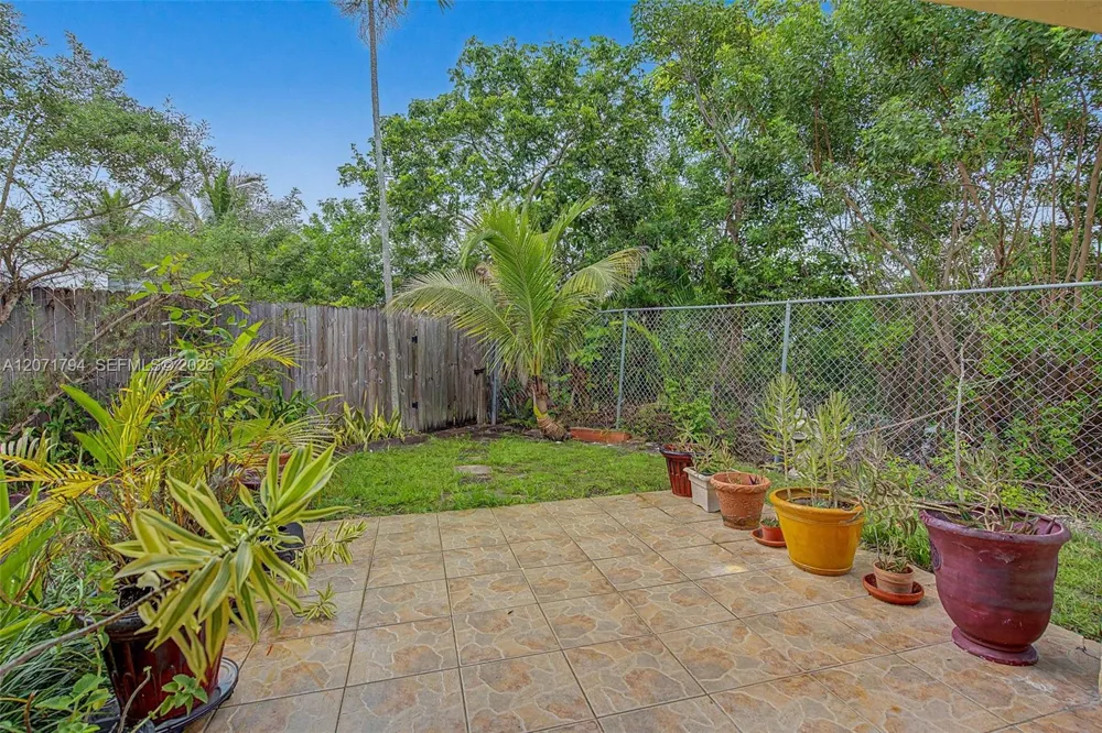14963 SW 74th Ter Miami, FL 33193