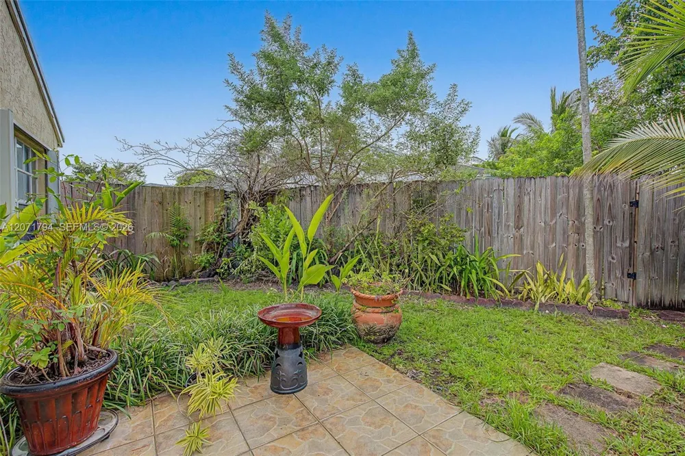 14963 SW 74th Ter Miami, FL 33193