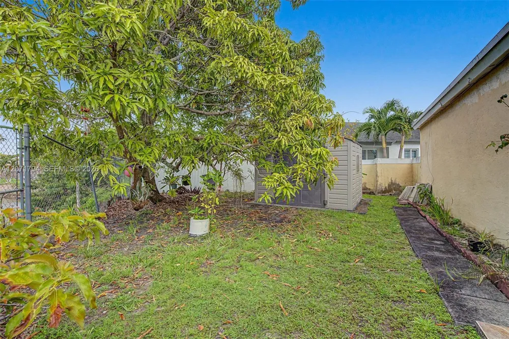 14963 SW 74th Ter Miami, FL 33193