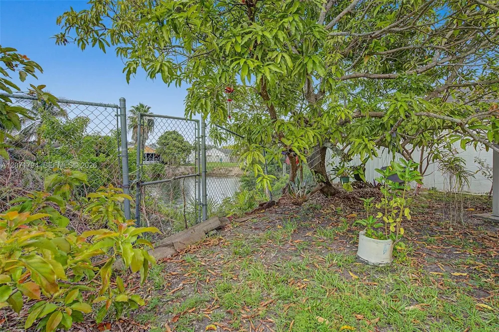 14963 SW 74th Ter Miami, FL 33193