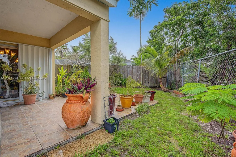 14963 SW 74th Ter Miami, FL 33193