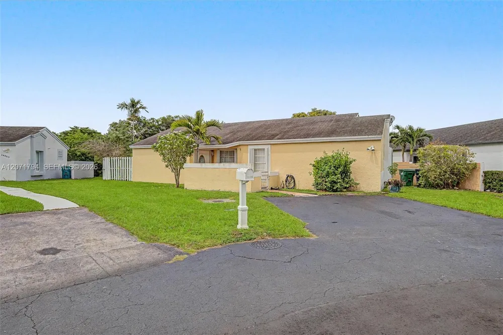 14963 SW 74th Ter Miami, FL 33193