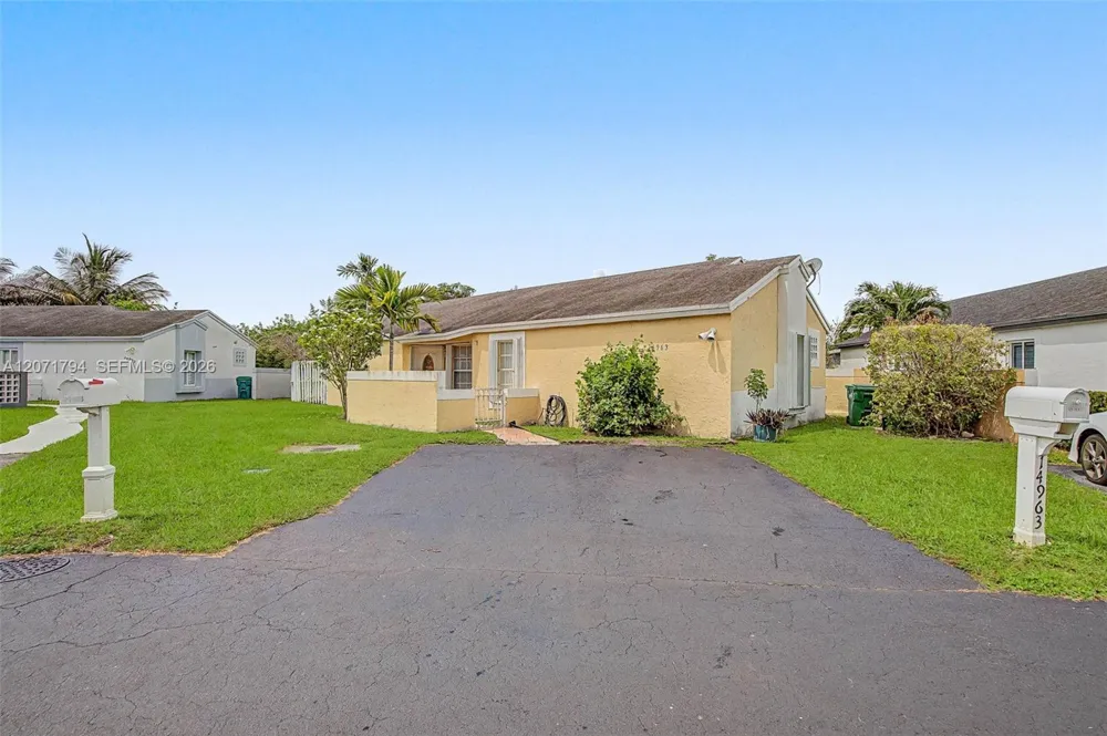 14963 SW 74th Ter Miami, FL 33193