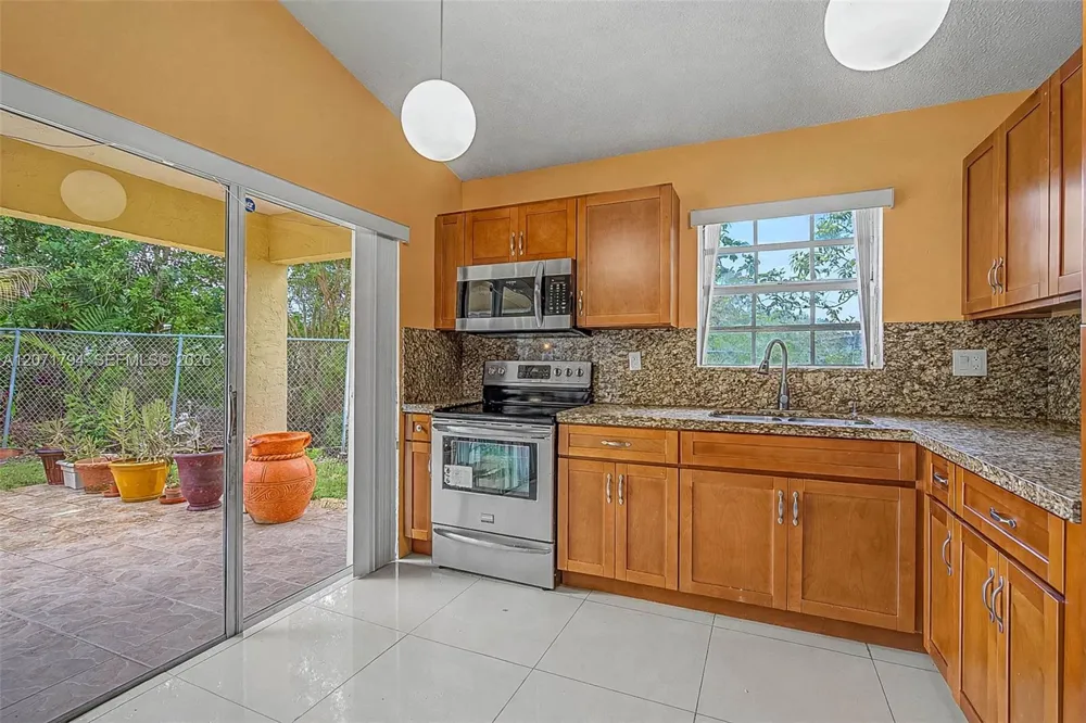 14963 SW 74th Ter Miami, FL 33193