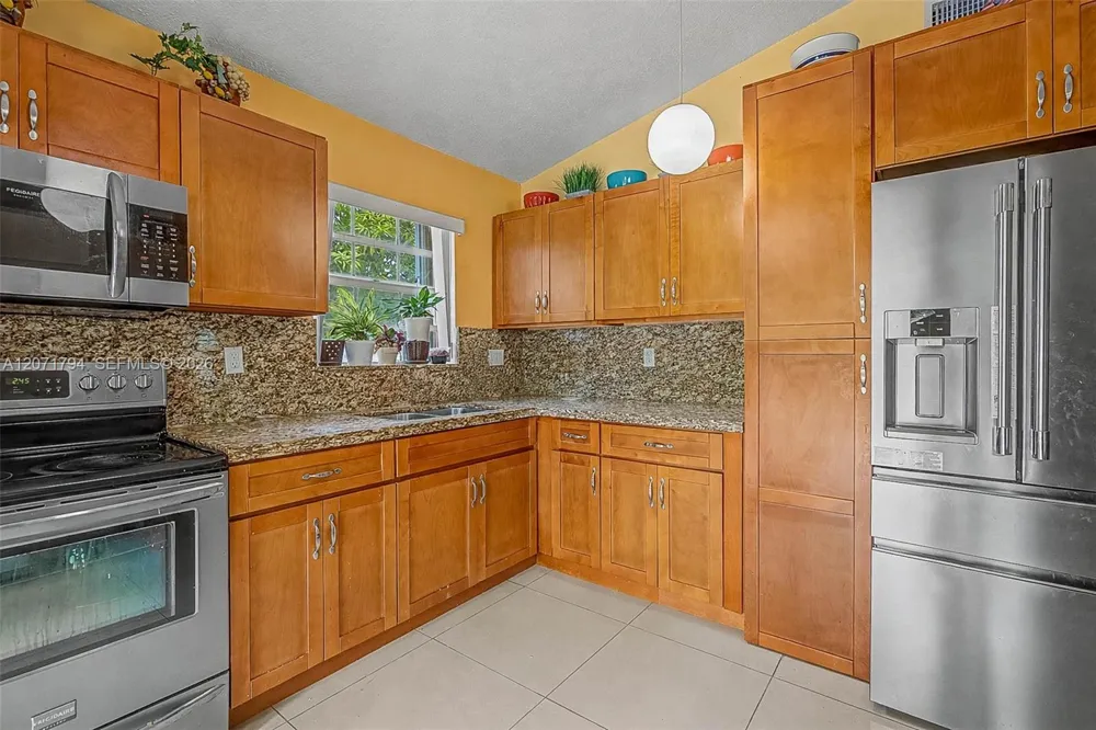 14963 SW 74th Ter Miami, FL 33193