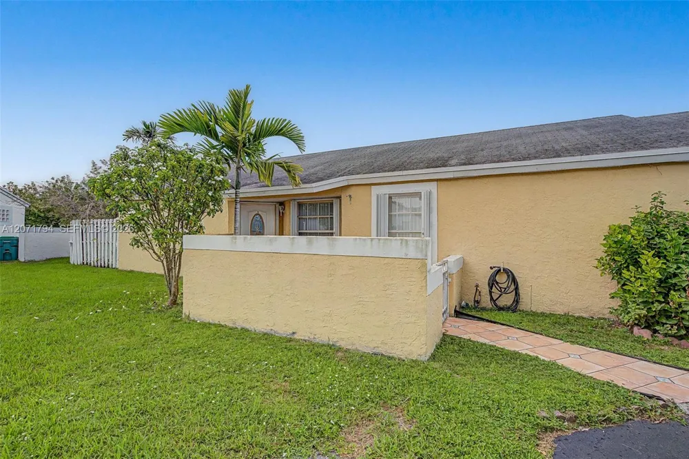 14963 SW 74th Ter Miami, FL 33193