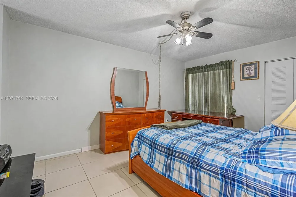 14963 SW 74th Ter Miami, FL 33193