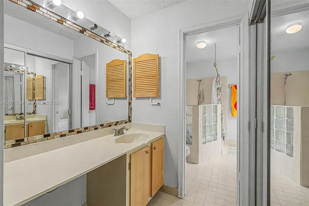 14963 SW 74th Ter Miami, FL 33193