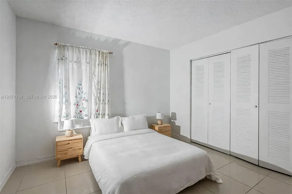 14963 SW 74th Ter Miami, FL 33193