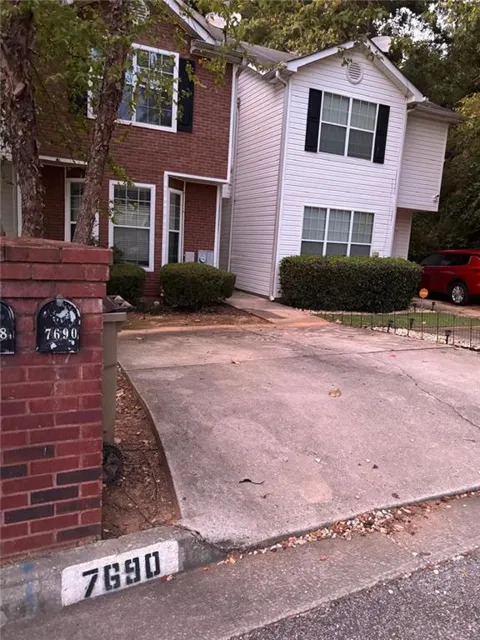 7690 Creekside Lane