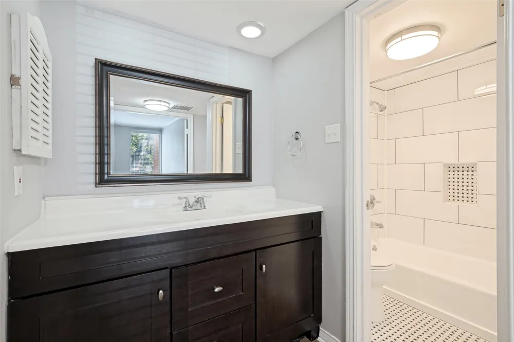 524 E Avenue J #C Grand Prairie, TX 75050