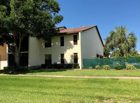 250 SE FOUR WINDS DRIVE #104