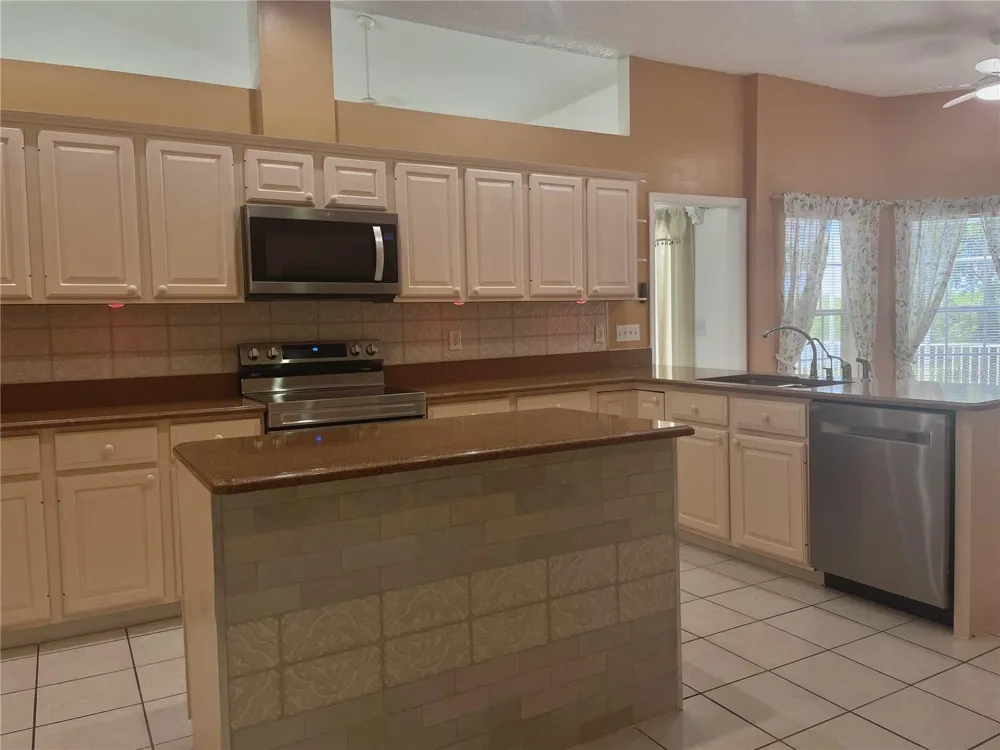 7116 PEBBLE BEACH LANE Seminole, FL 33777