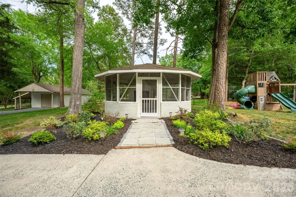 1800 Chestnut Lane Matthews, NC 28104