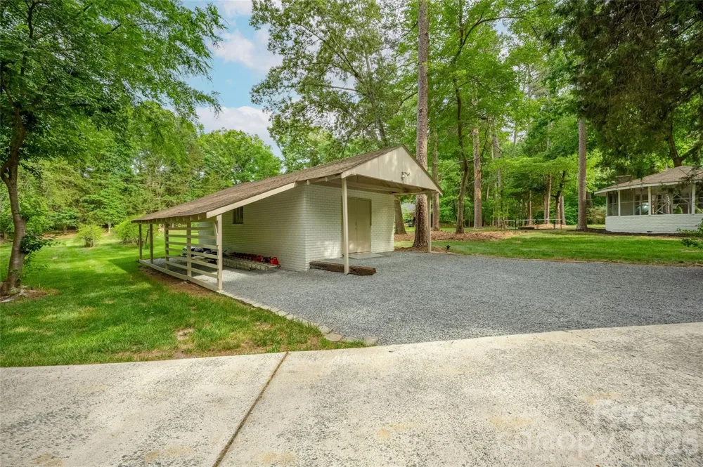 1800 Chestnut Lane Matthews, NC 28104
