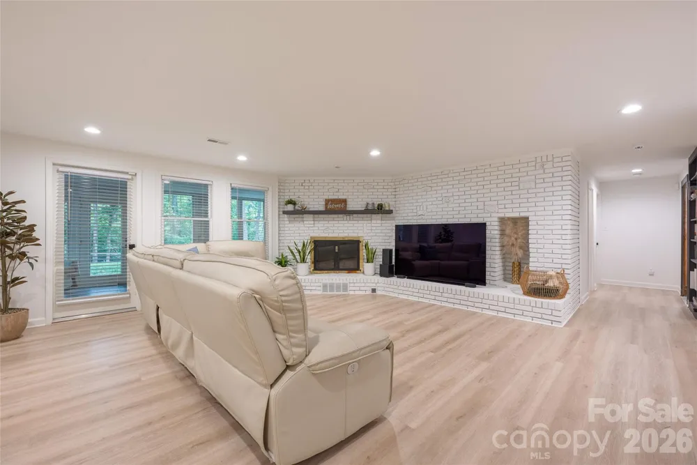 1800 Chestnut Lane Matthews, NC 28104