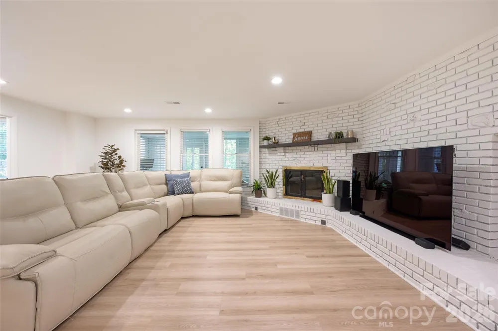 1800 Chestnut Lane Matthews, NC 28104