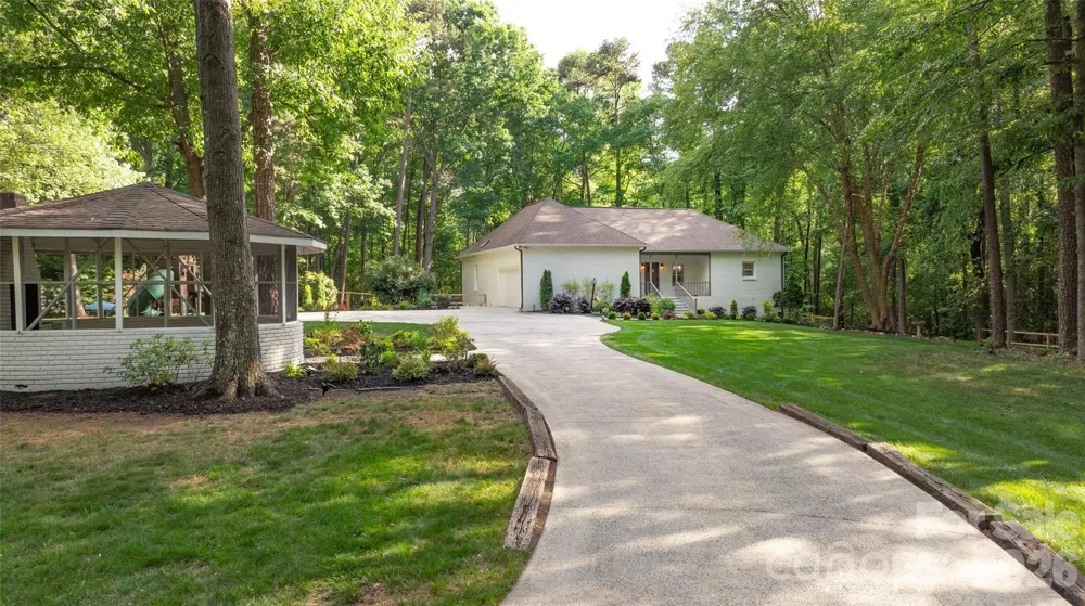 1800 Chestnut Lane Matthews, NC 28104