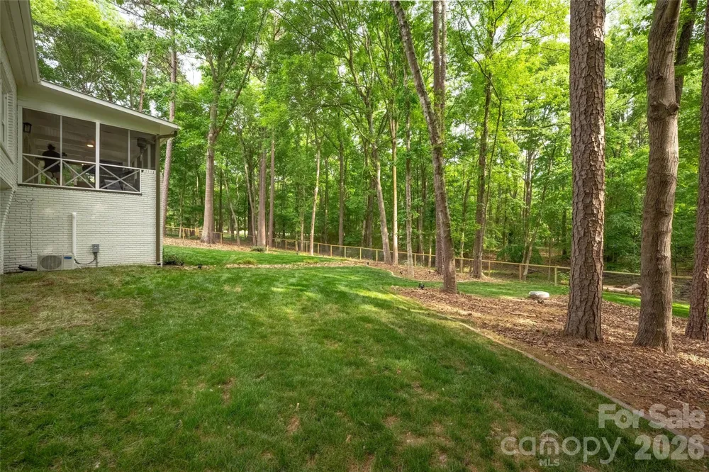 1800 Chestnut Lane Matthews, NC 28104