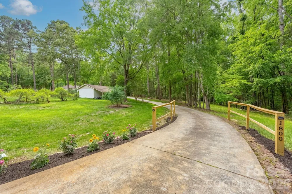 1800 Chestnut Lane Matthews, NC 28104