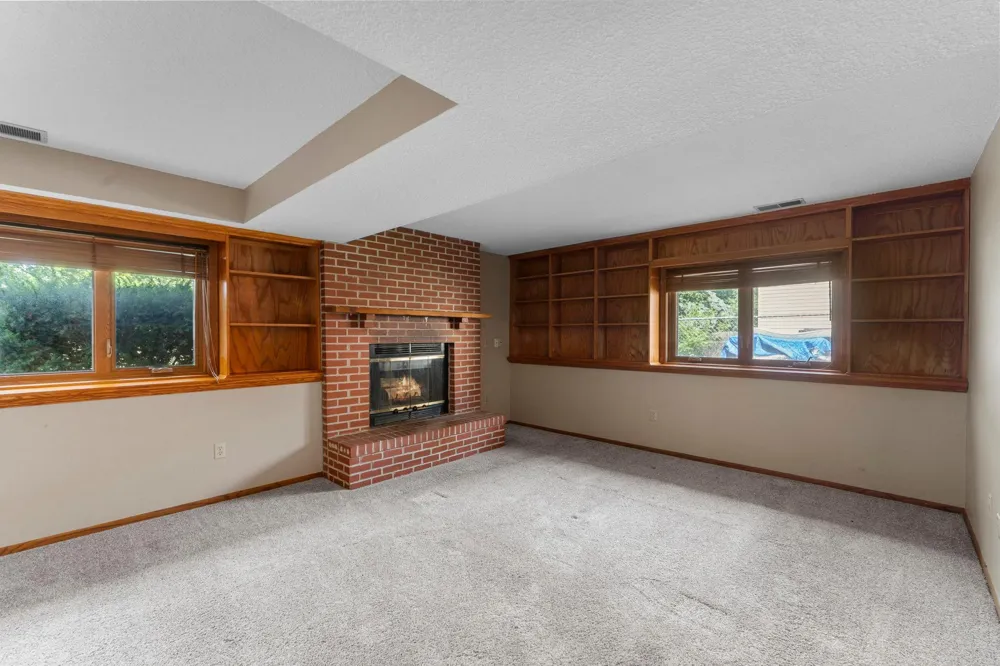 9836 Ilex Street NW Coon Rapids, MN 55433