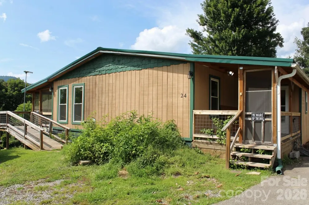 24 Karis Lane Clyde, NC 28721