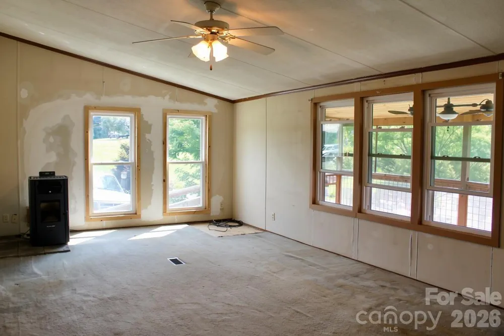24 Karis Lane Clyde, NC 28721