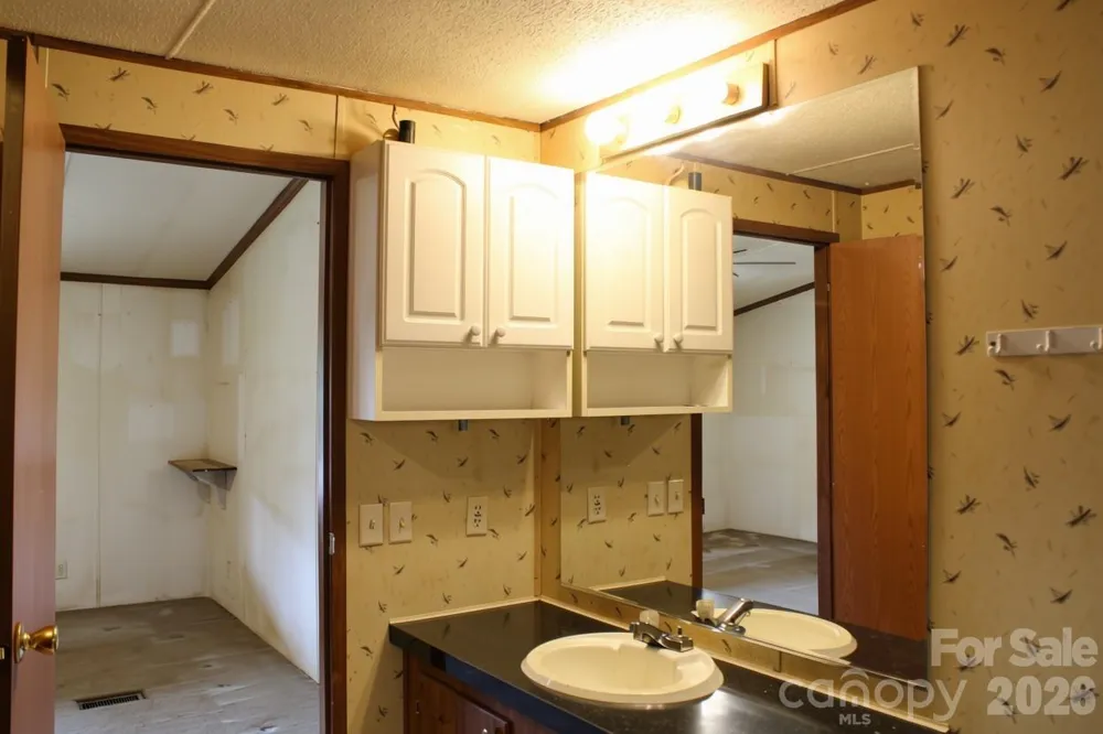 24 Karis Lane Clyde, NC 28721